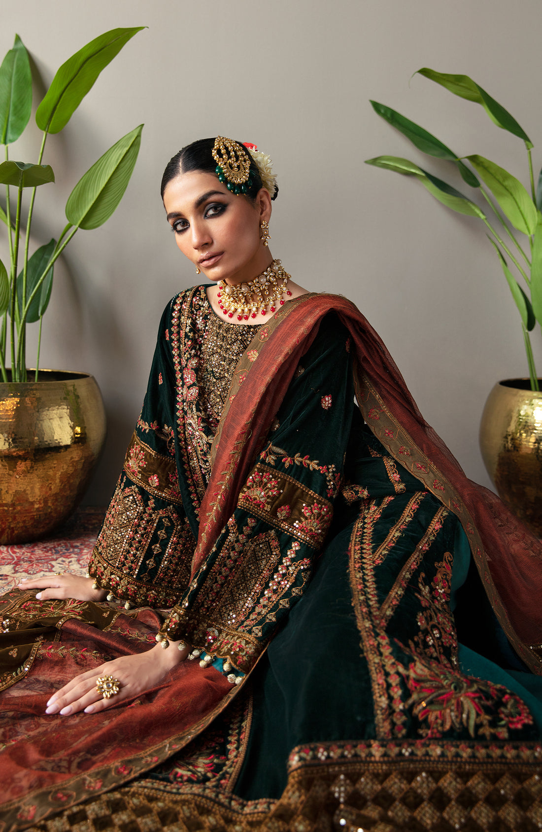 Emaan Adeel Makhmal Embroidered Velvet 3Pc Suit MK-06 VERSHA - House Of Hania