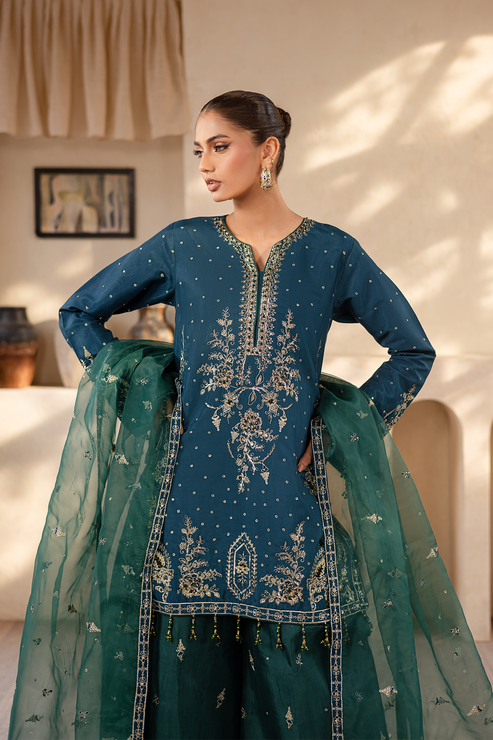 Emaan Adeel | Noore Festive Formals | LAVEEN - House Of Hania