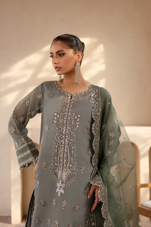 Emaan Adeel | Noore Festive Formals | VELIZA - House Of Hania
