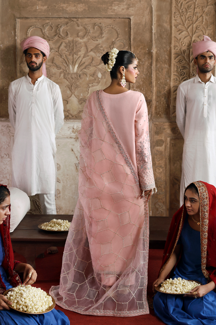 Emaan Adeel | Romansiyyah Luxury Formals | GULSHEEN - House Of Hania