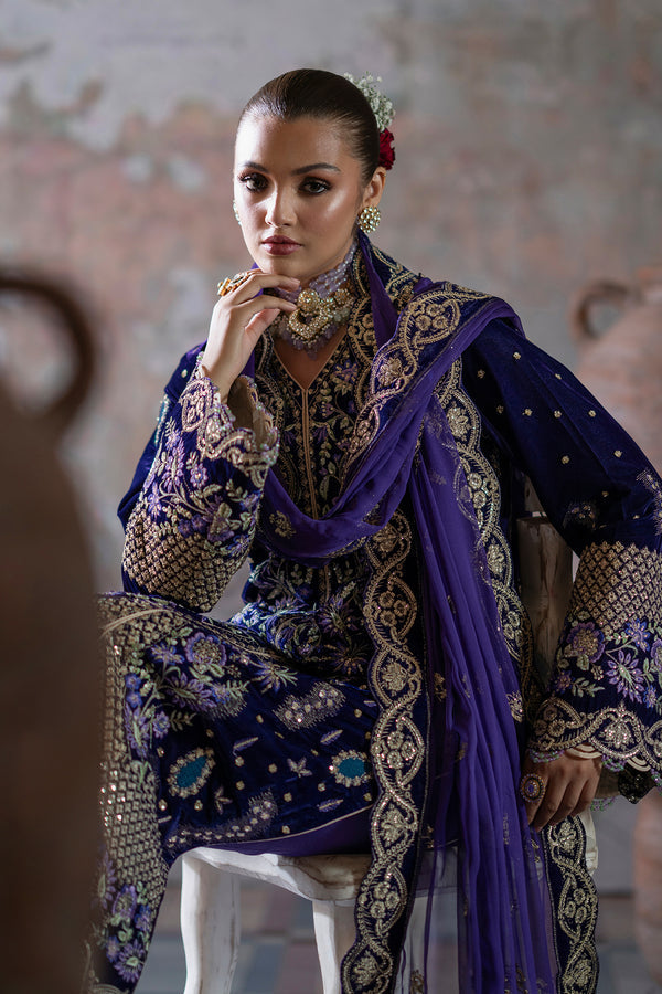 Emaan Adeel | Saanjh Velvet Collection 24 |  Aroosh - House Of Hania