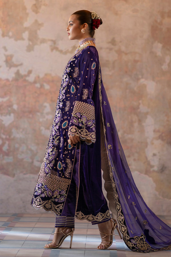 Emaan Adeel | Saanjh Velvet Collection 24 |  Aroosh - House Of Hania