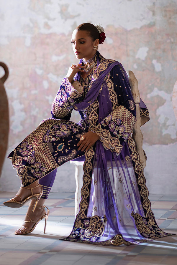 Emaan Adeel | Saanjh Velvet Collection 24 |  Aroosh - House Of Hania