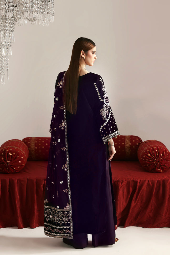 Emaan Adeel | Zarposh Velvet 25 | DILNAR - House Of Hania