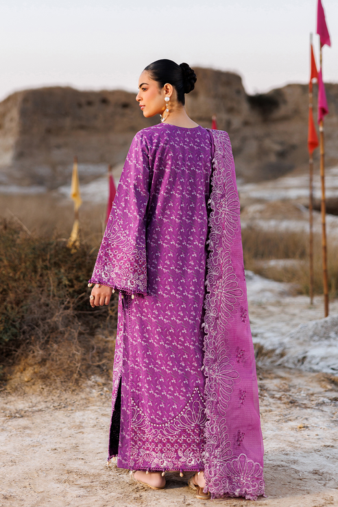 Emaan adeel | Sunlit Groove Luxury Lawn 26 | FLORAL FRENZY - House Of Hania