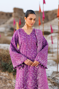 Emaan adeel | Sunlit Groove Luxury Lawn 26 | FLORAL FRENZY - House Of Hania
