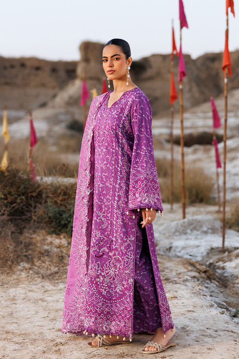 Emaan adeel | Sunlit Groove Luxury Lawn 26 | FLORAL FRENZY - House Of Hania