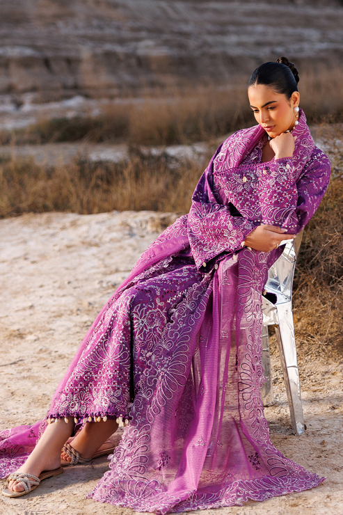 Emaan adeel | Sunlit Groove Luxury Lawn 26 | FLORAL FRENZY - House Of Hania