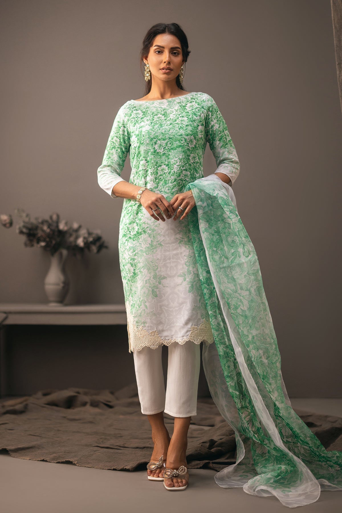 Erum Khan | Beyond Basic | CLASSIC CHARM - House Of Hania