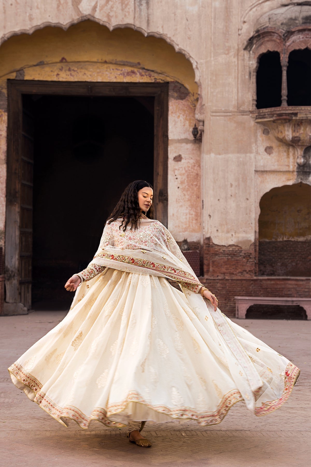 Erum Khan | Shezadian Luxe Formals | ANARKALI - House Of Hania