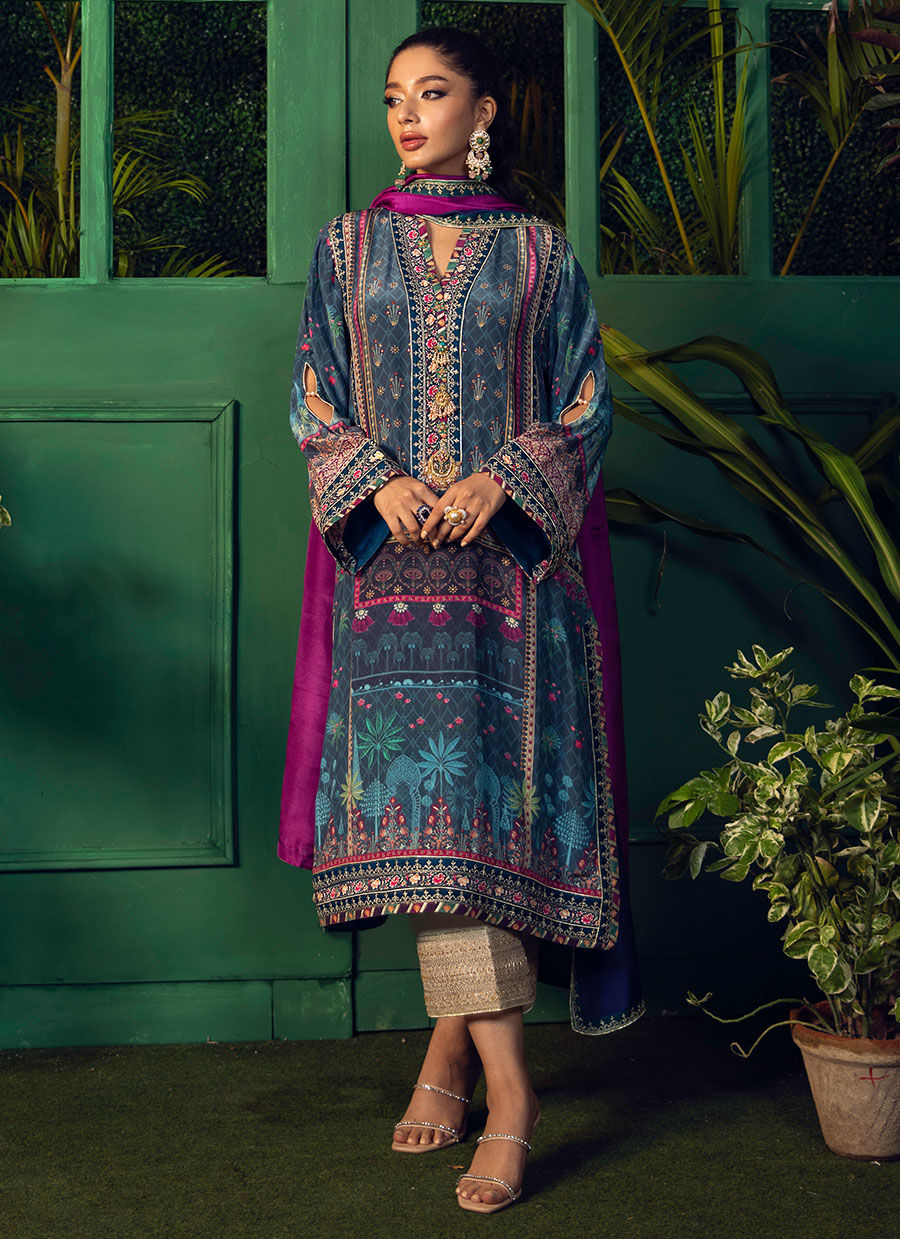 Farah Talib Aziz | Designer Picks 24 | IRAAN NAVY PRINTED CREPE SILK KURTA WITH SILK OMBRE DUPATTA - House Of Hania
