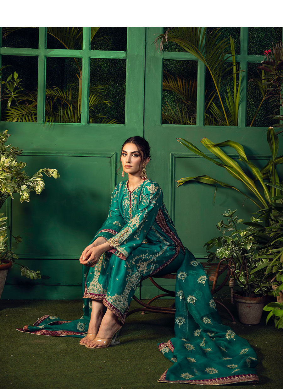 Farah Talib Aziz | Designer Picks 24 | NEEMA DEEP EMERALD EMBELLISHED KURTA WITH DUPATTA - House Of Hania