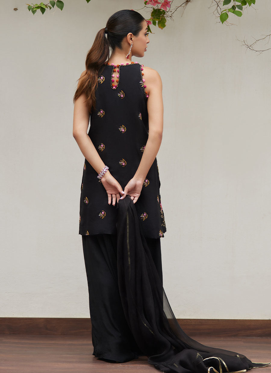 Farah Talib Aziz | Designer Picks 24 | SIYA BLACK EMBROIDERED SHIRT AND DUPATTA - House Of Hania