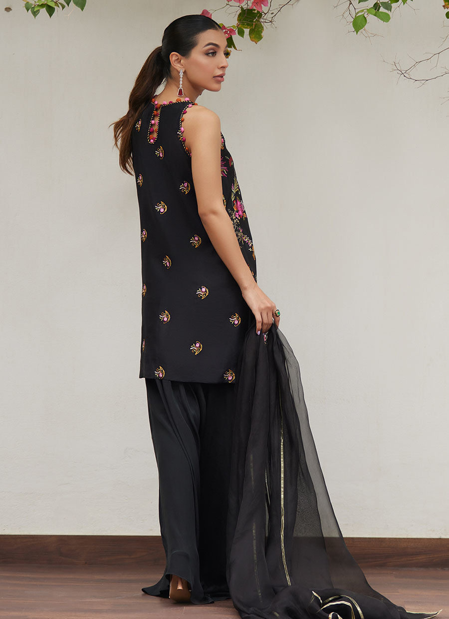 Farah Talib Aziz | Designer Picks 24 | SIYA BLACK EMBROIDERED SHIRT AND DUPATTA - House Of Hania