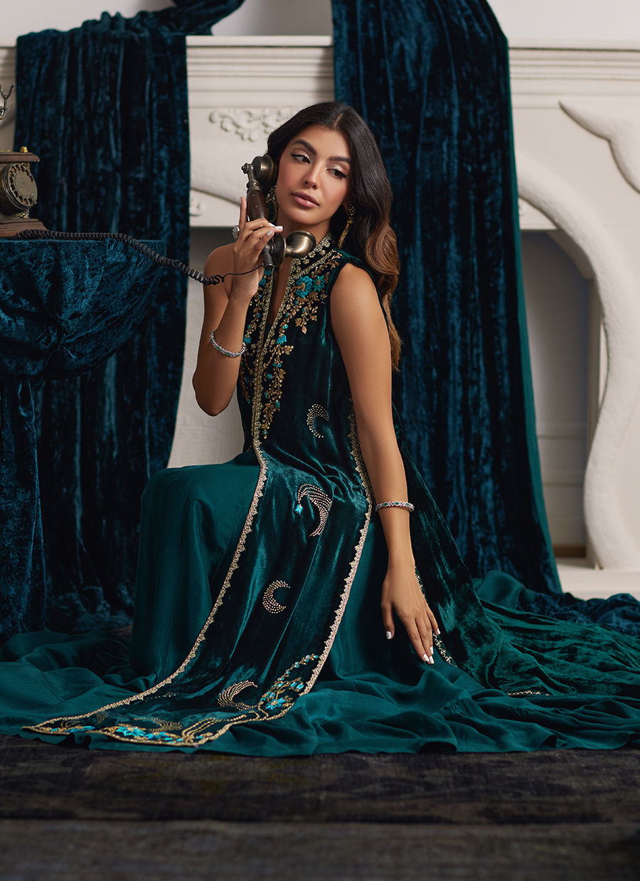 Farah Talib Aziz | Velvets The After Party | ORMAIE EMERALD SHIRT AND PANELLED DRESS JACKET - House Of Hania