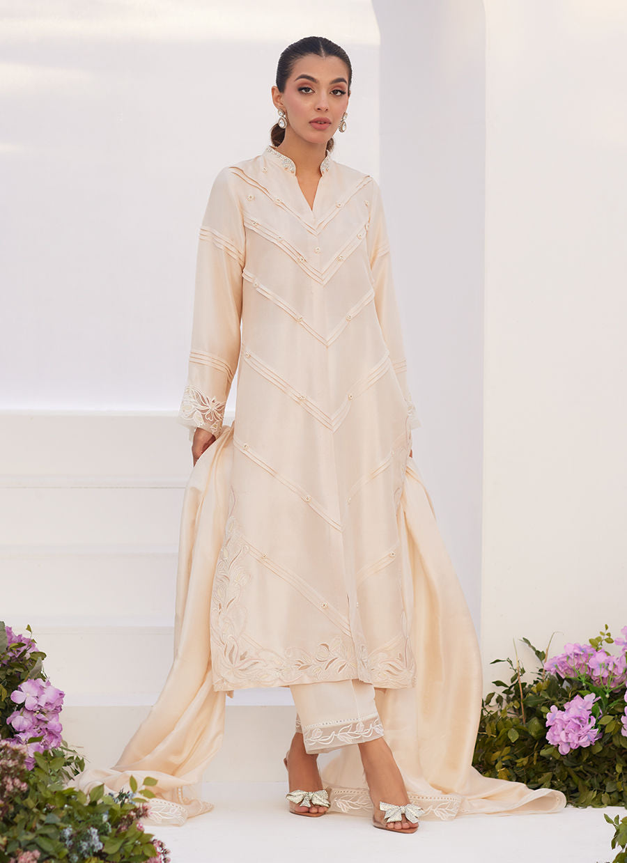Farah Talib Aziz | Zaza Luxe Pret 24 | TISELE IVORY PLEATED RAW SILK SHIRT AND DUPATTA - House Of Hania
