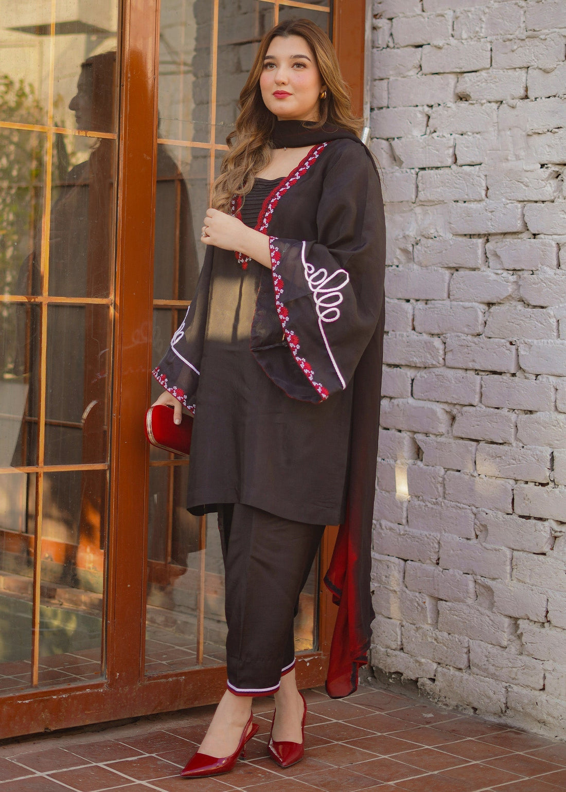 Fozia Khalid | Silk Spire | NOIR - House Of Hania