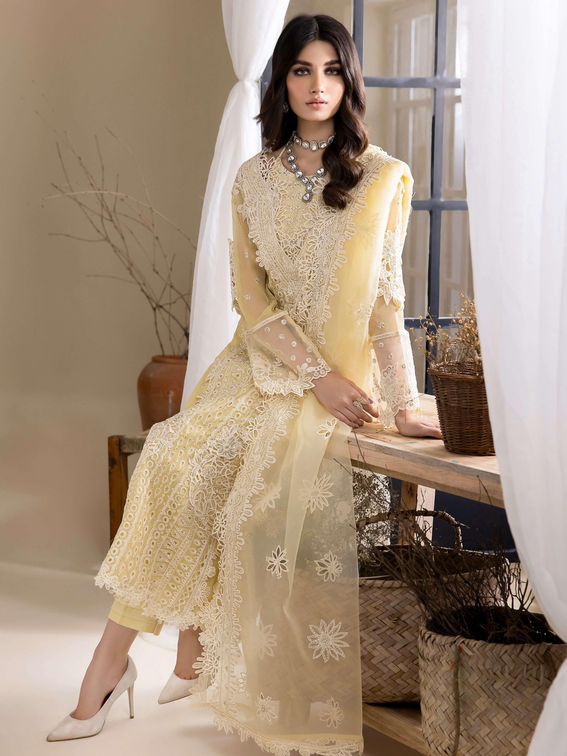 IZNIK Chinon Vol-03 Embroidered Chiffon 3Pc Suit CC-23 Delilah - House Of Hania