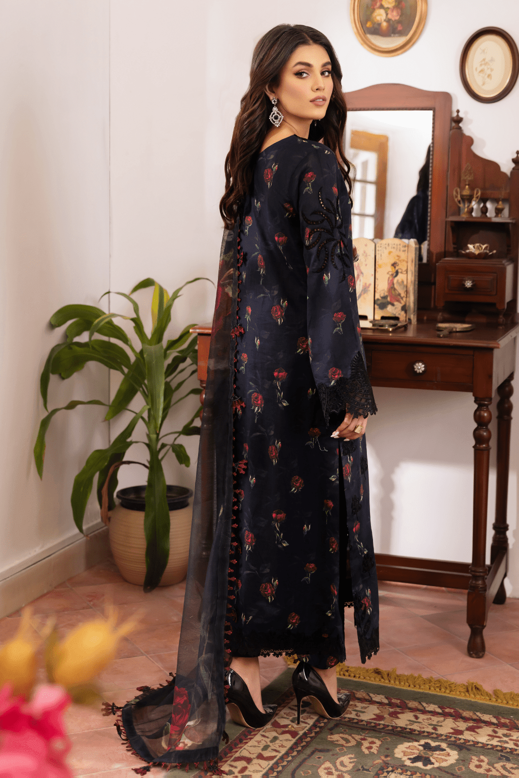 IZNIK Dastaan Premium Embroidered Lawn 3Pc Suit IDL-04 DIMAH - House Of Hania