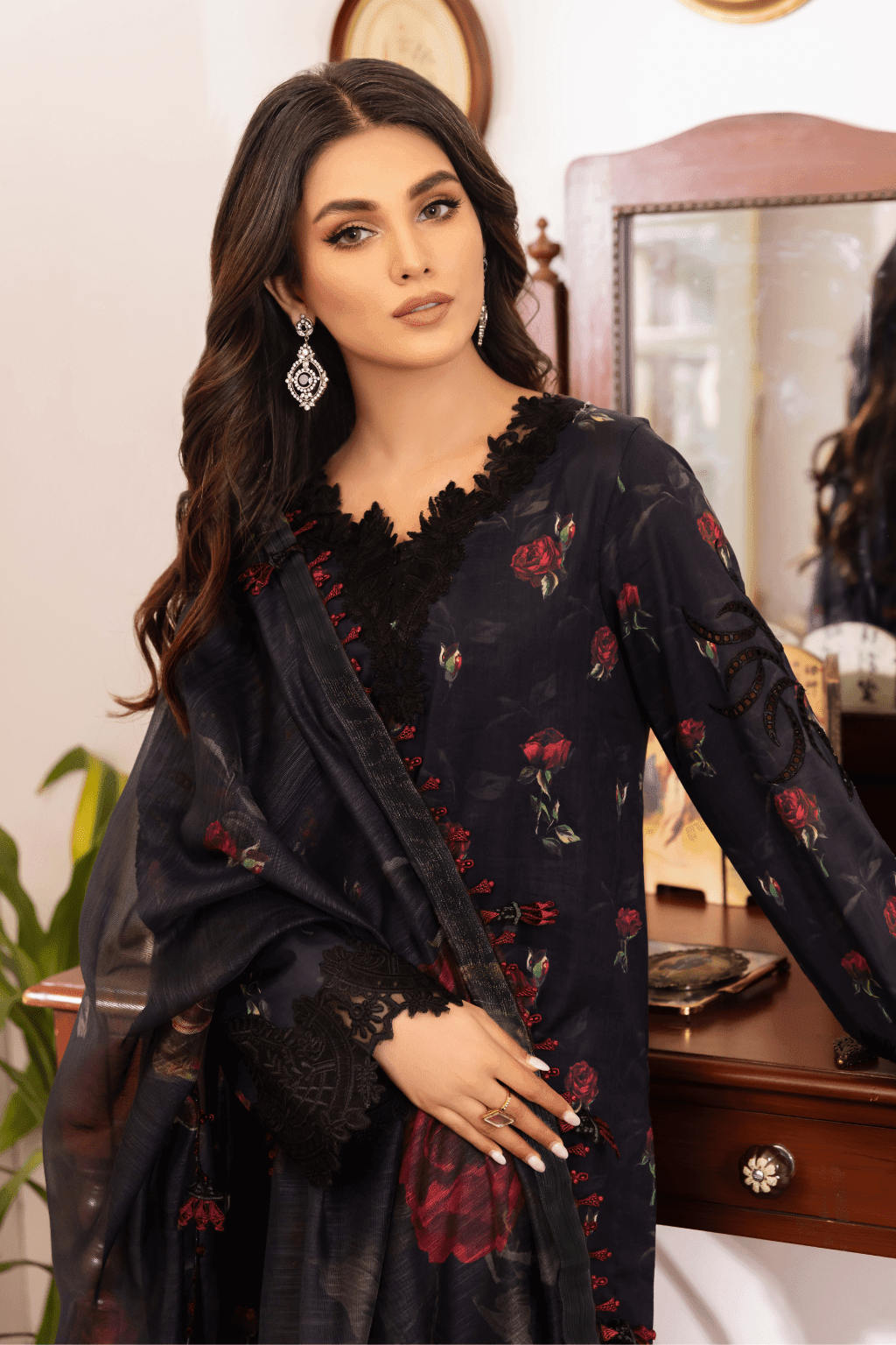 IZNIK Dastaan Premium Embroidered Lawn 3Pc Suit IDL-04 DIMAH - House Of Hania