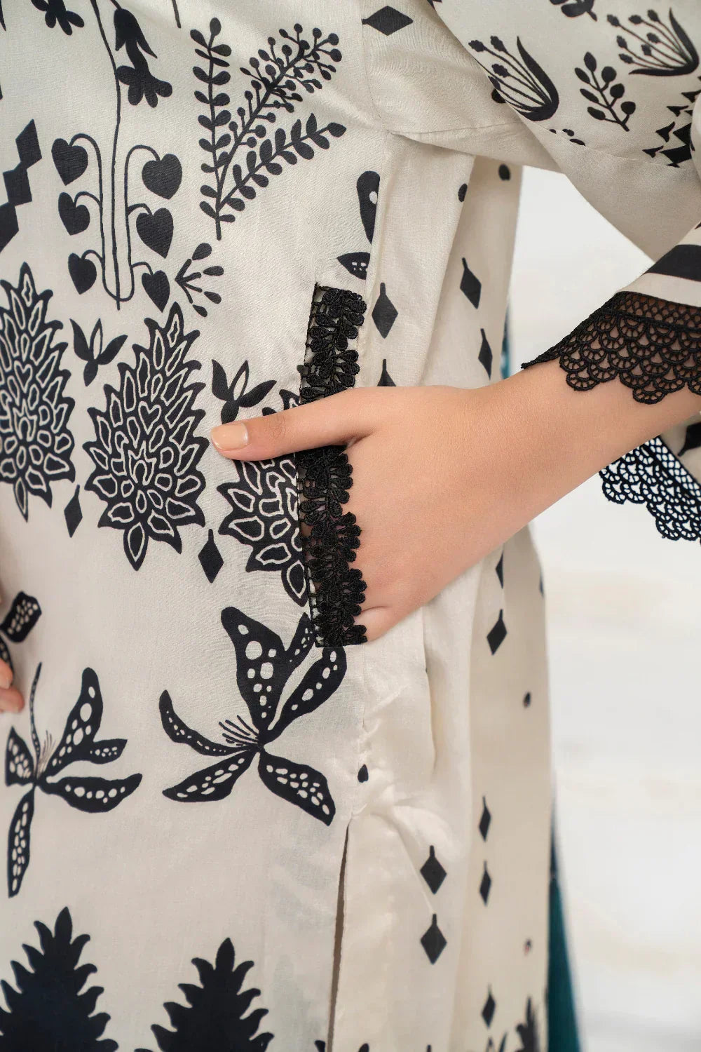 Ittehad | Printed Lawn 24 | IP3P02-3PS-BGE - House Of Hania