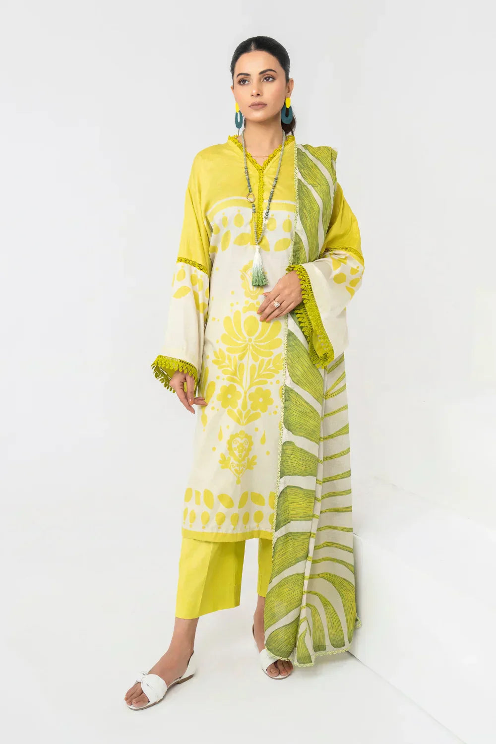 Ittehad | Printed Lawn 24 | IP3P06-3PS-LMN - House Of Hania