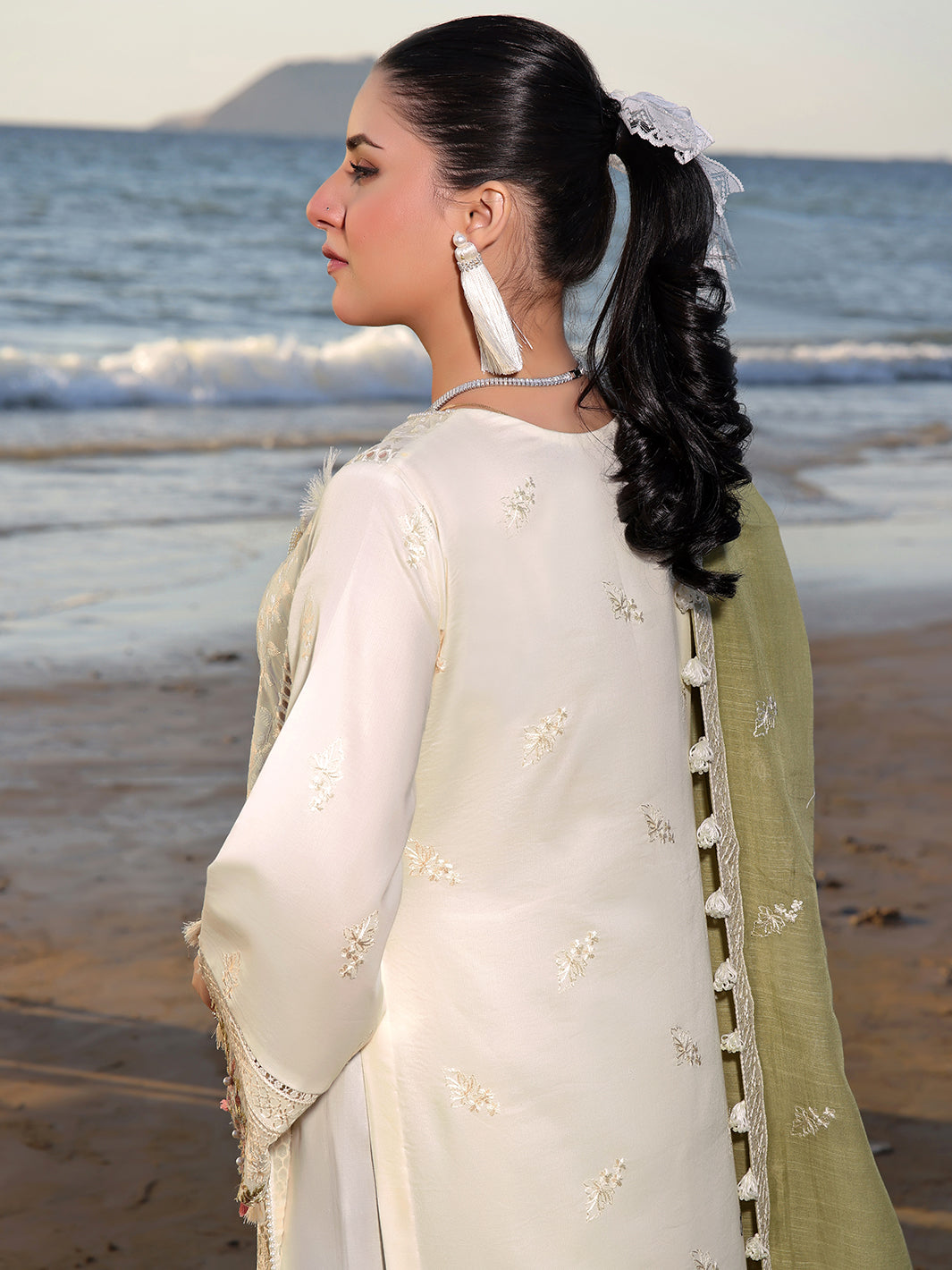 Izel | Saahil Signature Lawn 24 | FLOSSIE - House Of Hania