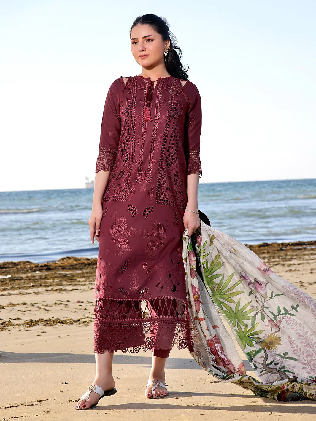 Izel | Saahil Signature Lawn 24 | LALEEN - House Of Hania