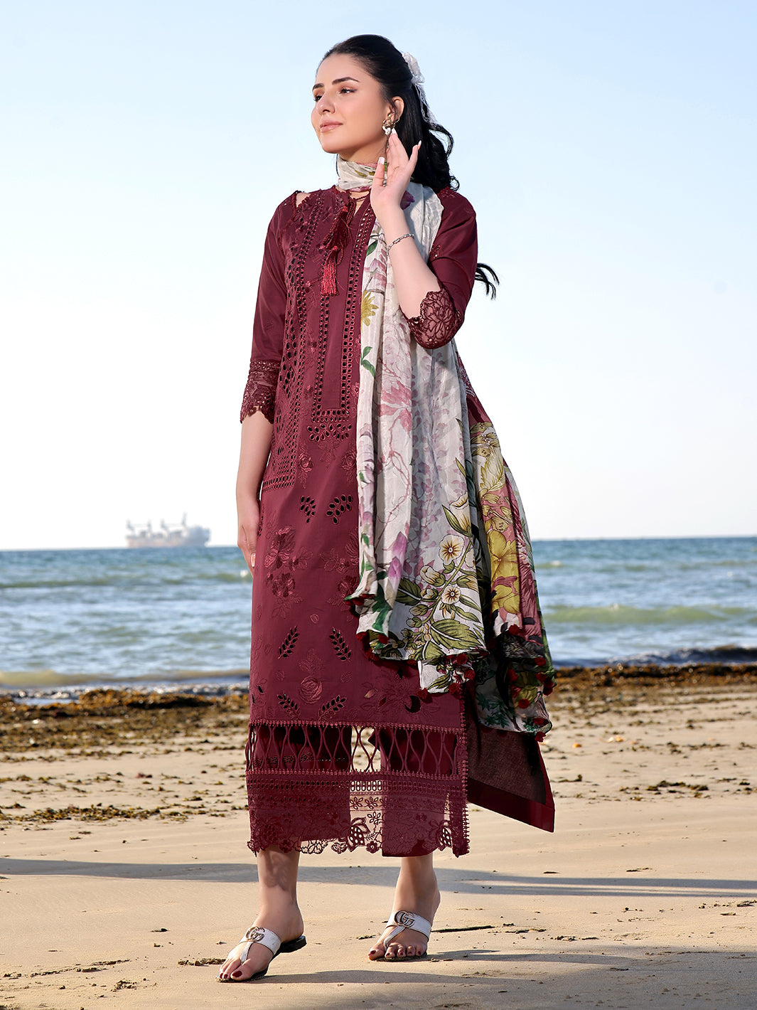 Izel | Saahil Signature Lawn 24 | LALEEN - House Of Hania