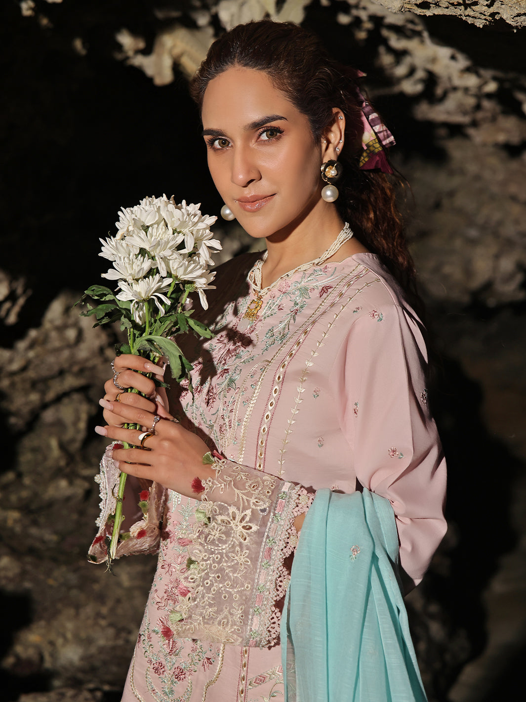 Izel | Saahil Signature Lawn 24 | SOFFIO - House Of Hania