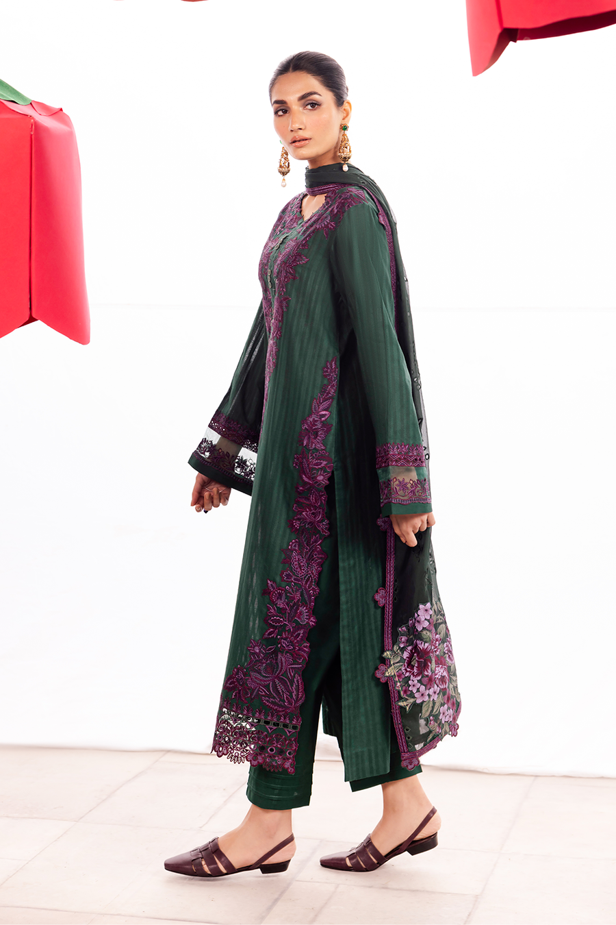 Iznik | Dahlia Embroidered Lawn | DL-02 - House Of Hania