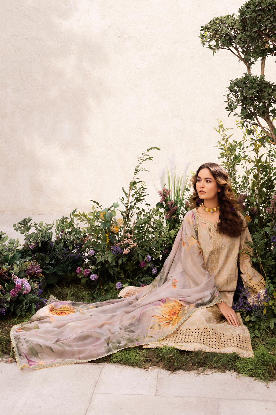 Iznik | Dahlia Embroidered Lawn | DL-03 - House Of Hania