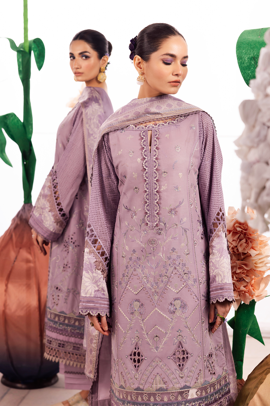 Iznik | Dahlia Embroidered Lawn | DL-04 - House Of Hania