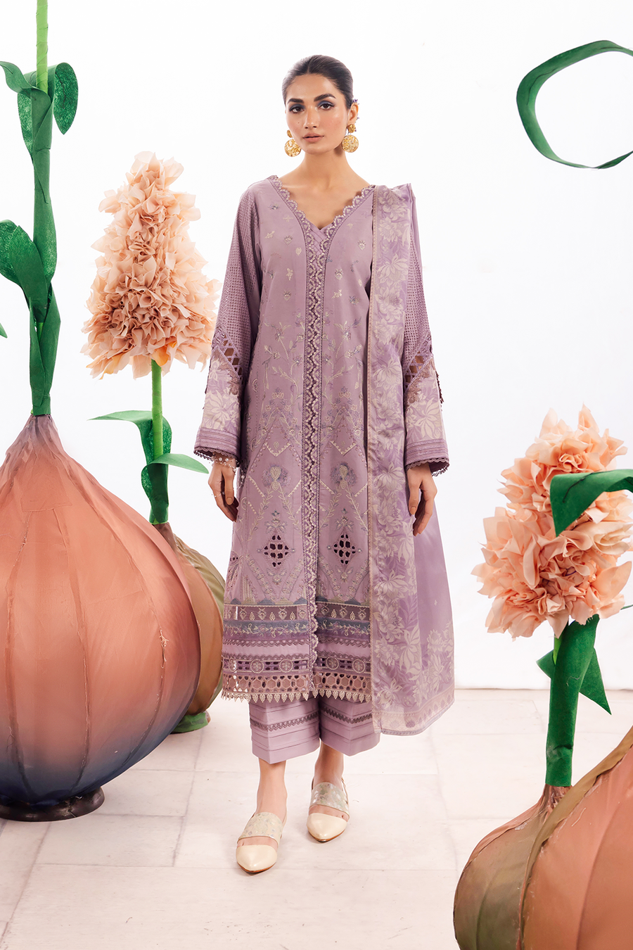Iznik | Dahlia Embroidered Lawn | DL-04 - House Of Hania