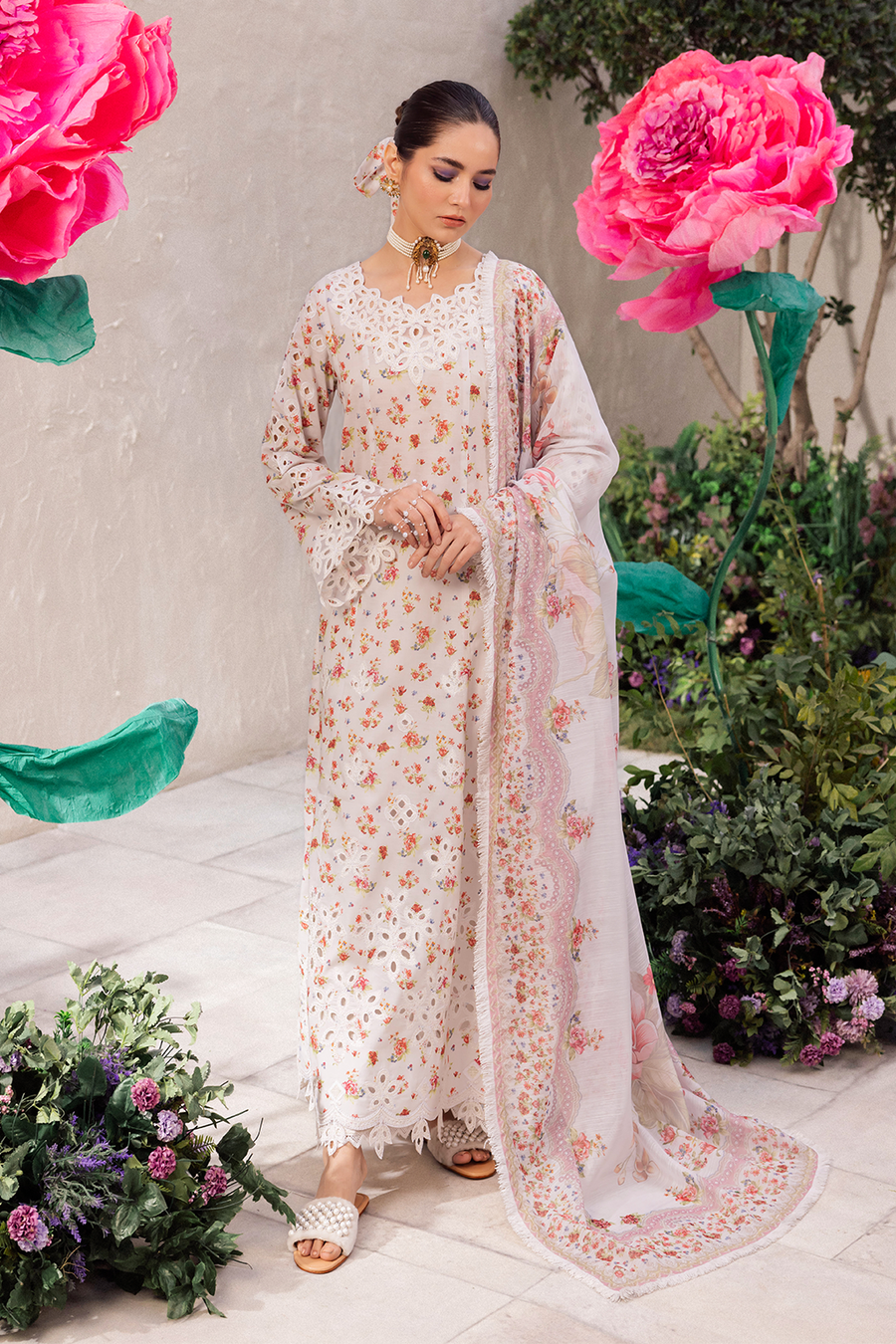 Iznik | Dahlia Embroidered Lawn | DL-05 - House Of Hania