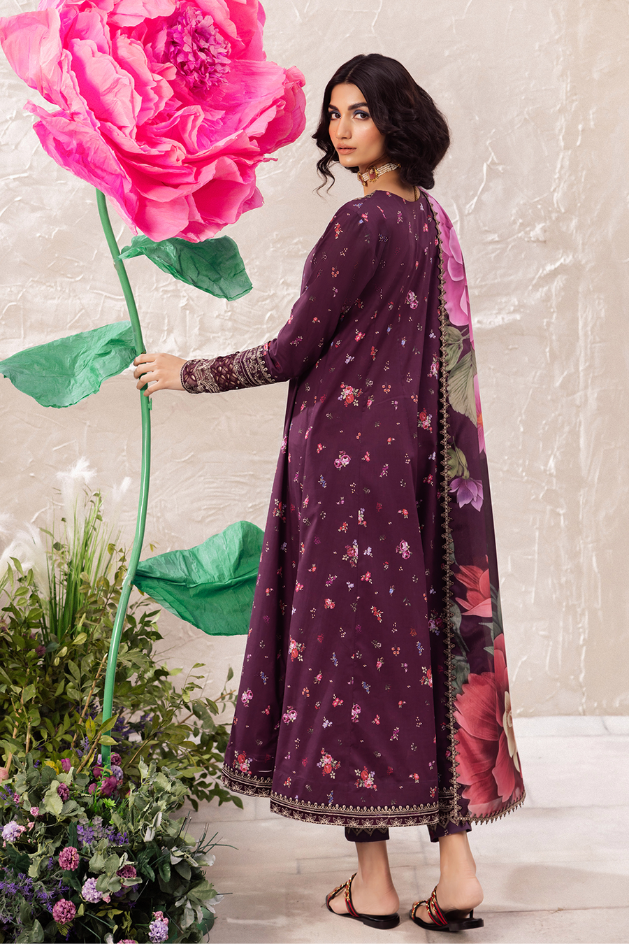 Iznik | Dahlia Embroidered Lawn | DL-06 - House Of Hania