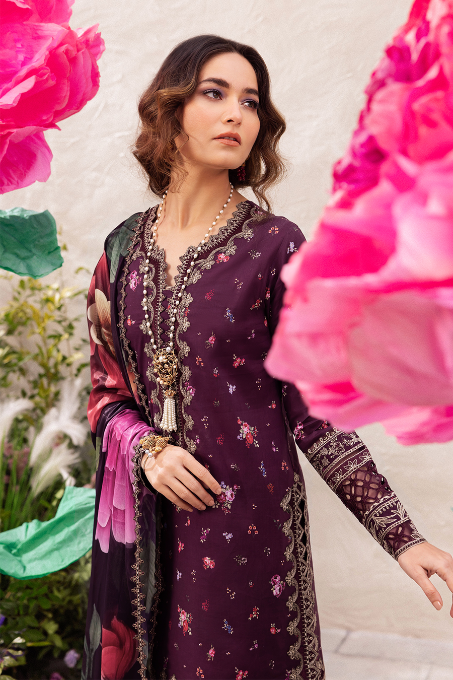 Iznik | Dahlia Embroidered Lawn | DL-06 - House Of Hania