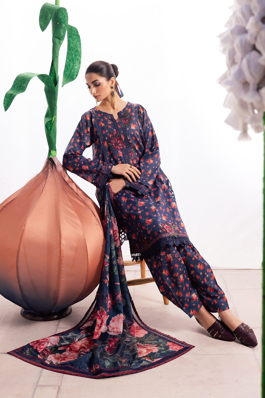 Iznik | Dahlia Embroidered Lawn | DL-07 - House Of Hania