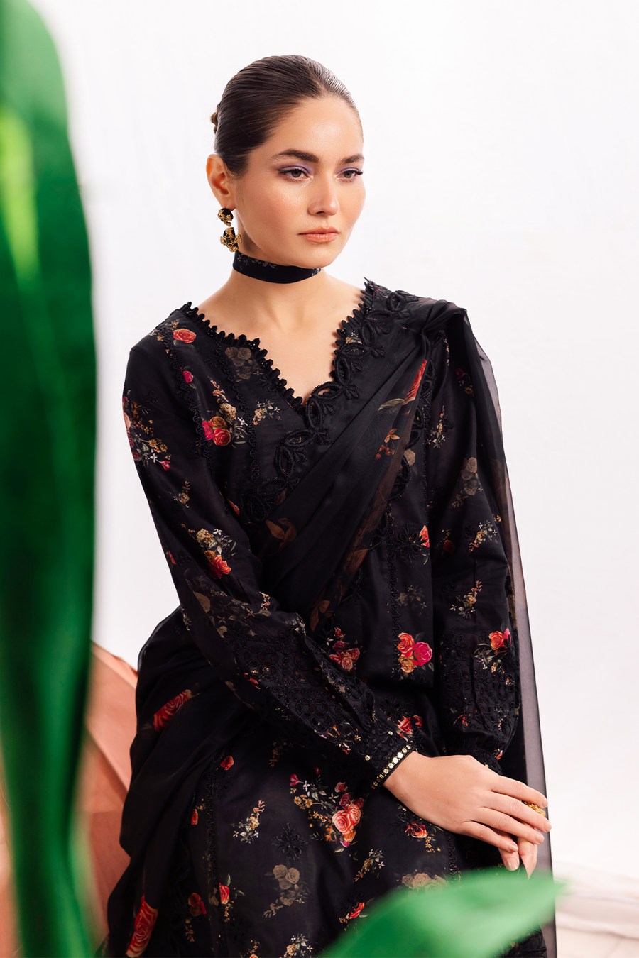 Iznik | Dahlia Embroidered Lawn | DL-08 - House Of Hania
