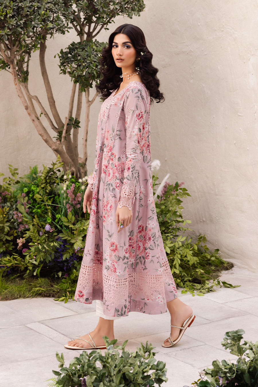 Iznik | Dahlia Embroidered Lawn | DL-09 - House Of Hania