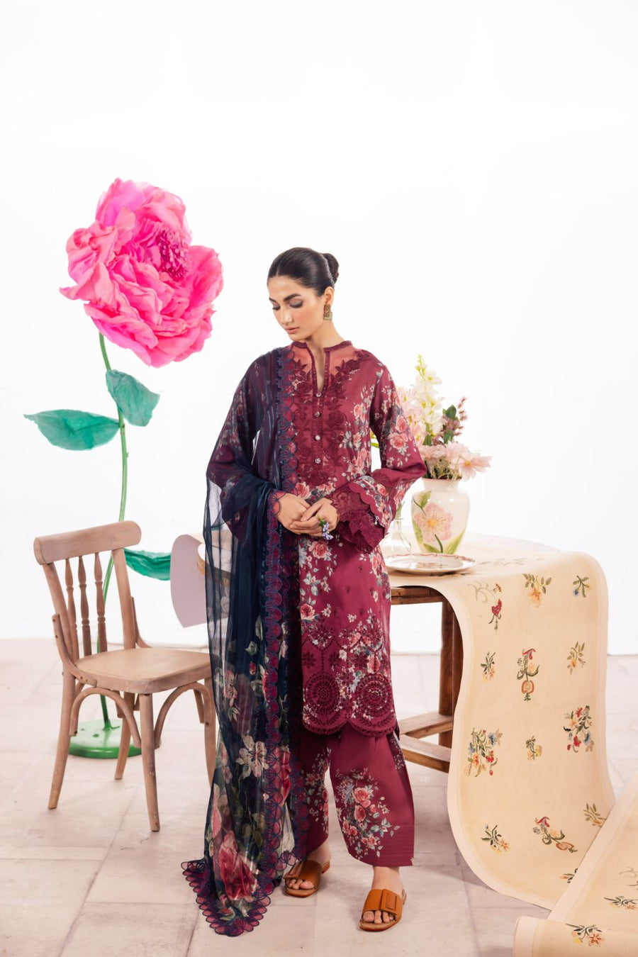 Iznik | Dahlia Embroidered Lawn | DL-11 - House Of Hania