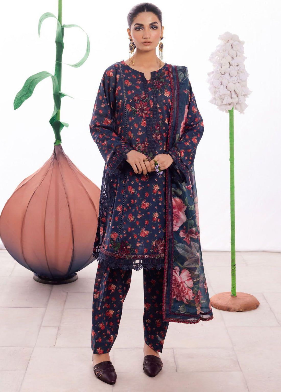 Iznik Dahlia Embroidered Luxury Lawn 3Pc Suit DL-07 MEADOW - House Of Hania
