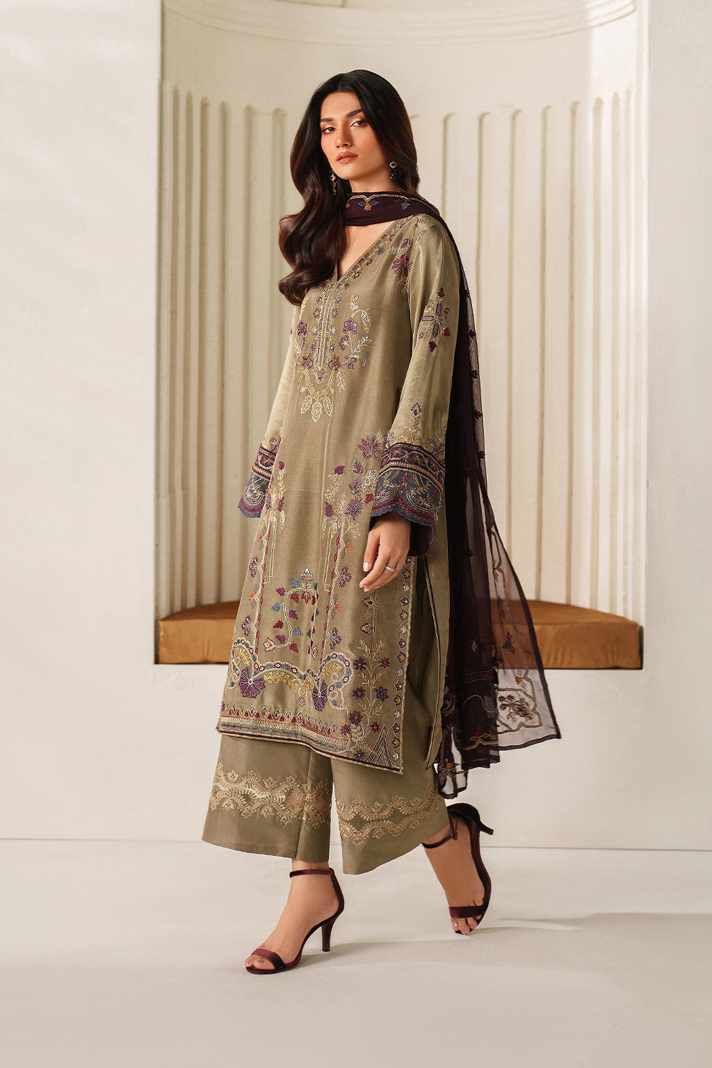 Iznik | Exclusive Formals | UE-614 Embroidered Ramen Silk - House Of Hania