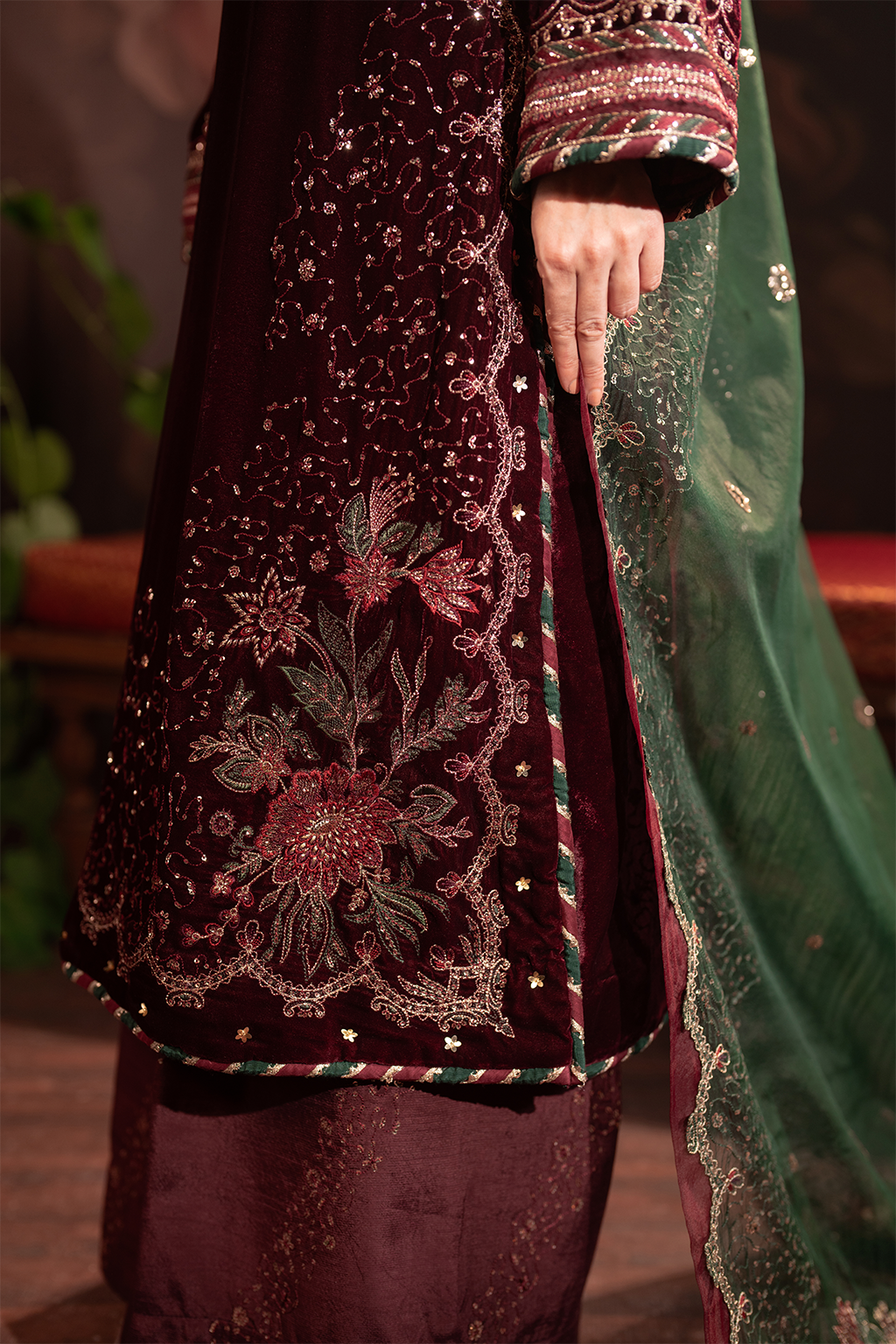 Iznik | Exclusive Velvet | IV-39 - House Of Hania