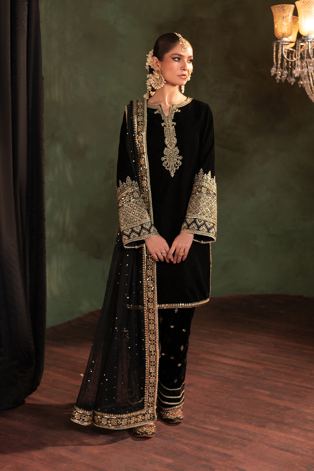 Iznik | Exclusive Velvet | IV-41 - House Of Hania