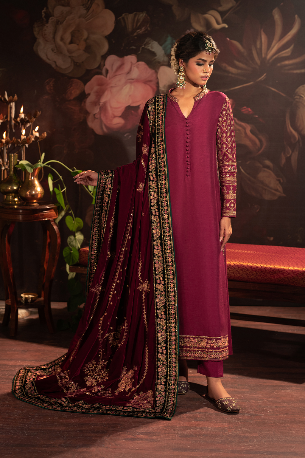 Iznik | Exclusive Velvet | IV-42 - House Of Hania
