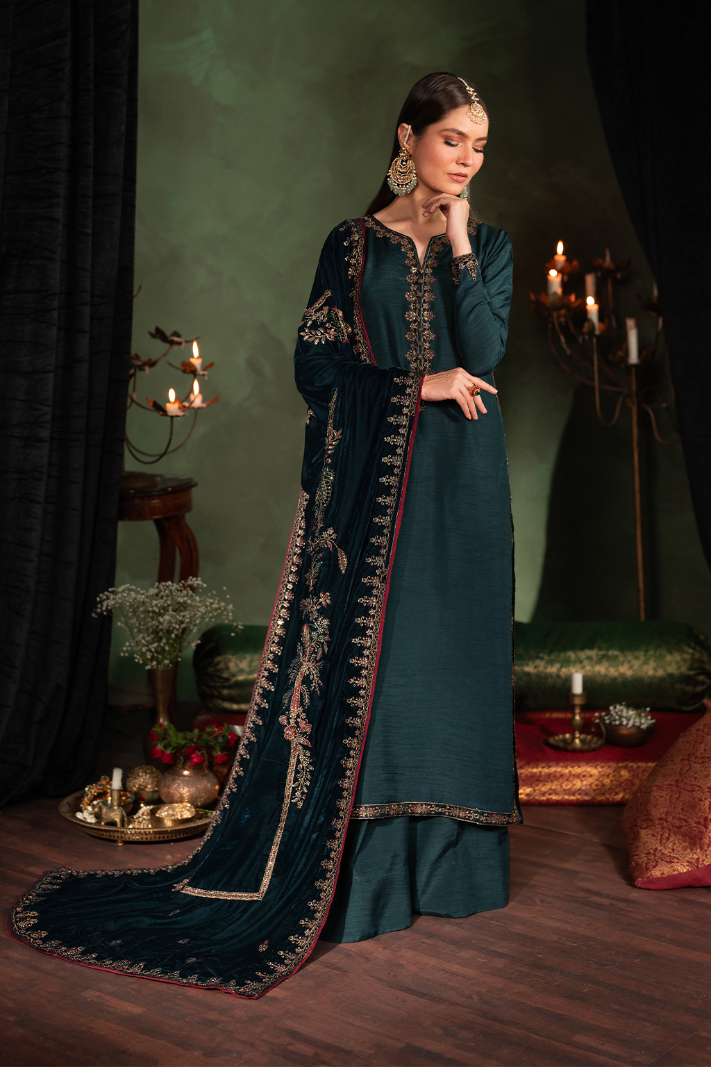 Iznik | Exclusive Velvet | IV-50 - House Of Hania