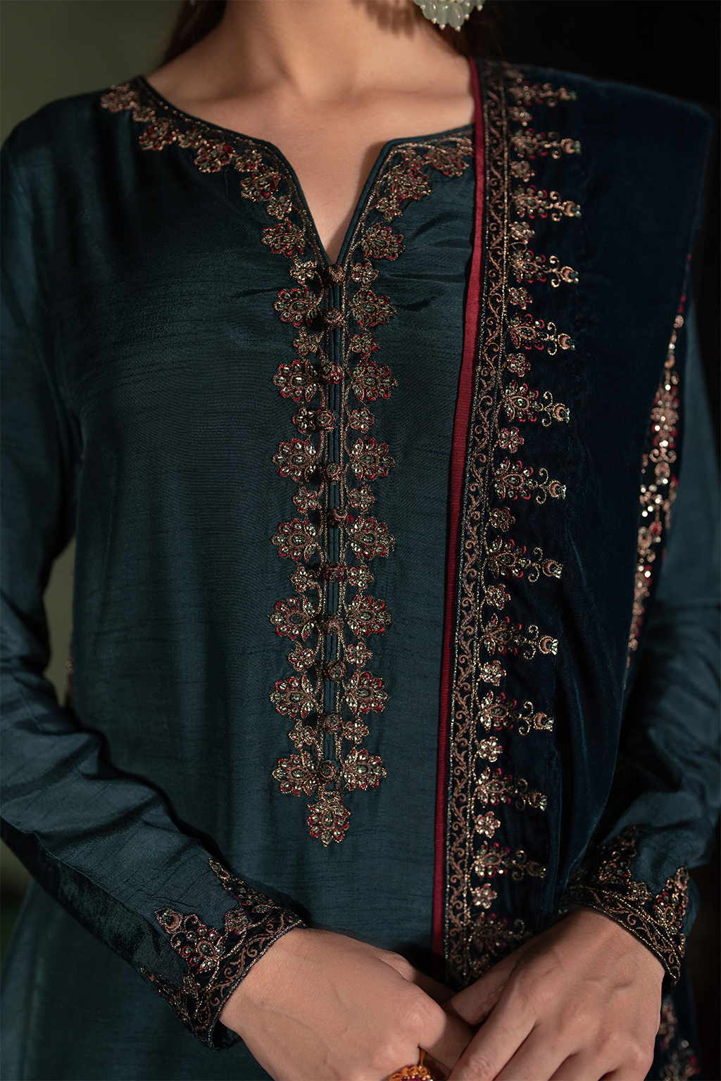 Iznik | Exclusive Velvet | IV-50 - House Of Hania