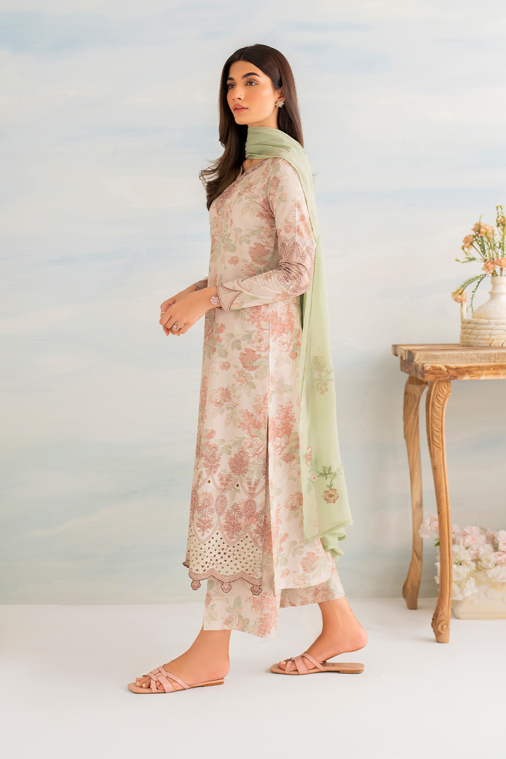 Iznik | Guzel lawn 24 | IGL-05 - House Of Hania