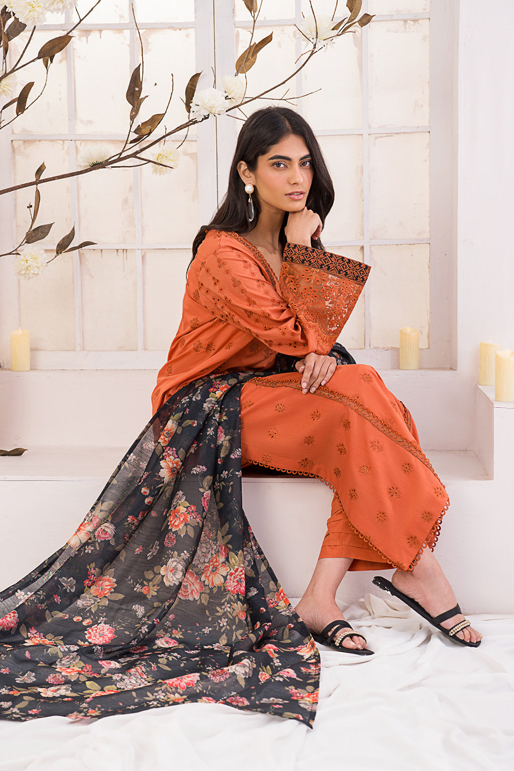 Iznik | Lawnkari 24 | UE-162 LEAFLET - House Of Hania